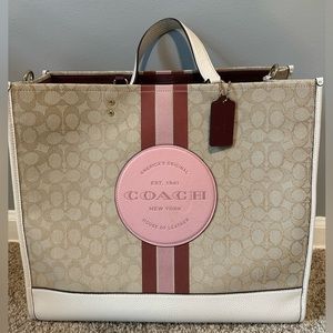 SOLD!!!‼️COACH Dempsey 40 Tote in Signature Jacquard